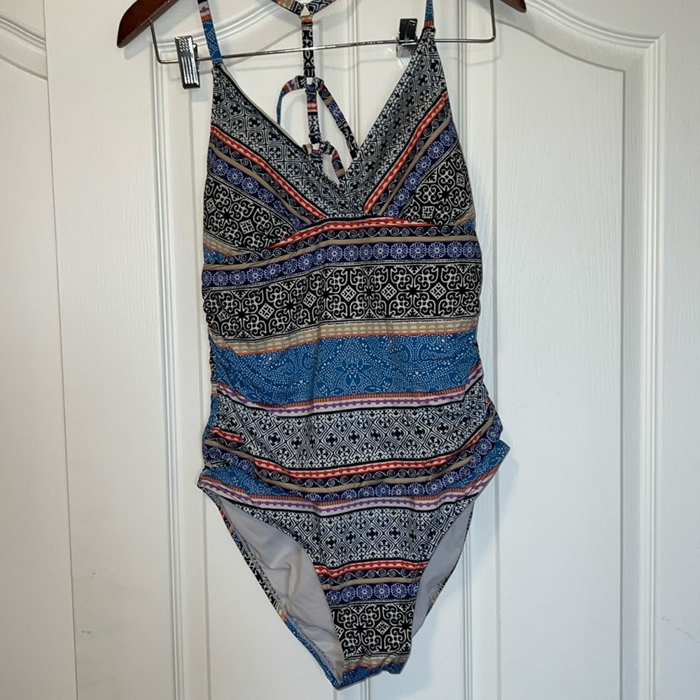 Jantzen Women's Batik Stripe Strappy One Piece Swimsuit / Large